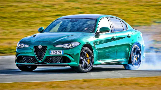 Alfa Romeo Giulia (2020-2021) - caja de fusibles y relés