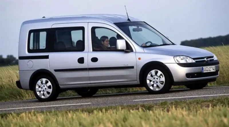 Opel Combo C (2001-2011) - caja de fusibles y relés