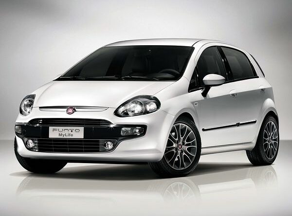 Fiat Punto Evo (2010-2012) - caja de fusibles y relés