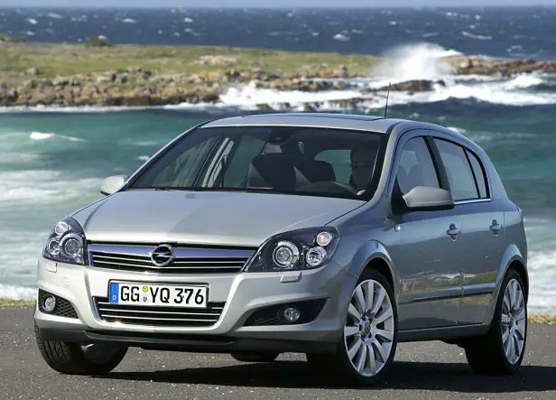 Opel Astra H (2004-2009) - caja de fusibles y relés
