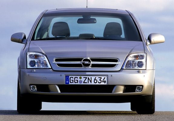 Opel Vectra C (2002-2008) - caja de fusibles y relés
