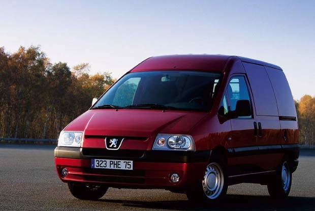 Peugeot Expert (2005-2006) - caja de fusibles y relés