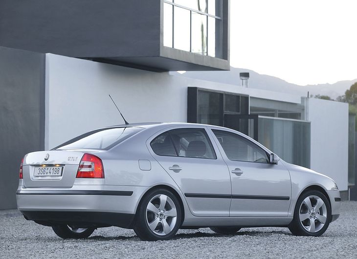Skoda Octavia (2007-2008) - caja de fusibles y relés