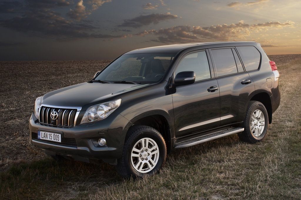 Toyota Land Cruiser 200 J200 V8 (2008-2013) - caja de fusibles y relés