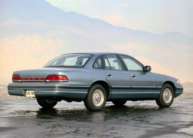Ford Crown Victoria (1992-1997) - caja de fusibles y relés
