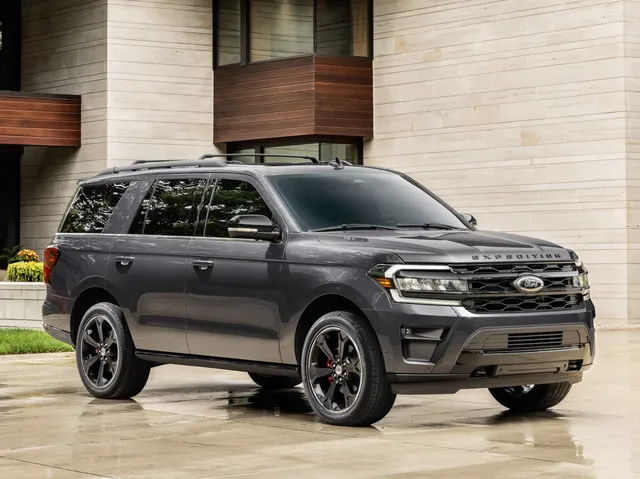 Ford Expedition (2022) - caja de fusibles y relés