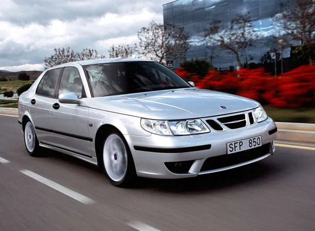 Saab 9-5 (2001) - caja de fusibles y relés