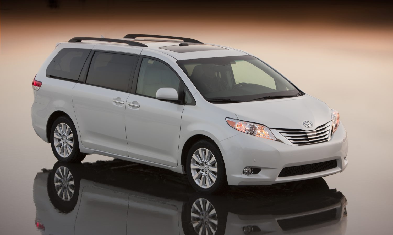Toyota Sienna XL30 (2011-2018) - caja de fusibles y relés