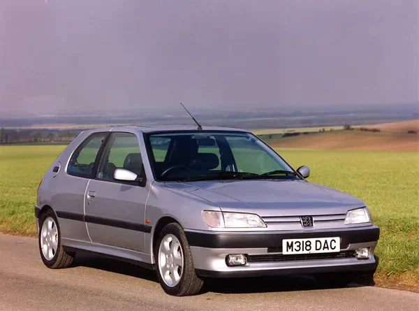 Peugeot 306 (1997-1999) - caja de fusibles y relés
