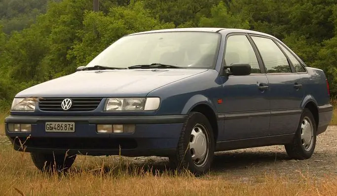 Volkswagen Passat B4 (1993-1997) - caja de fusibles