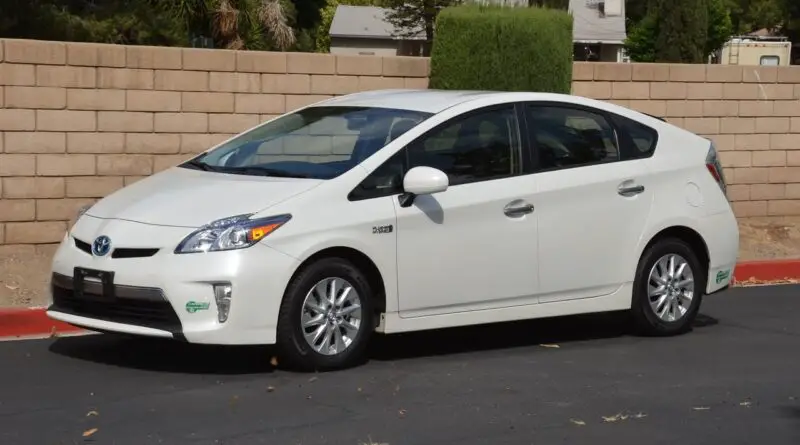 Toyota Prius Plug-in Hybrid (2013) - caja de fusibles