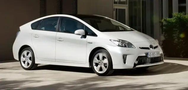 Toyota Prius Plug-in Hybrid (2011-2015) - caja de fusibles