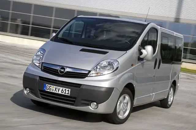 Opel Vivaro (2001-2014) - caja de fusibles