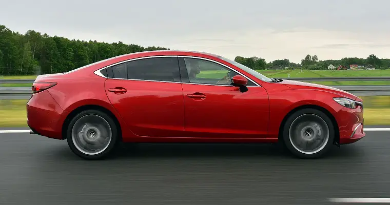 Mazda 6 (2016) - caja de fusibles