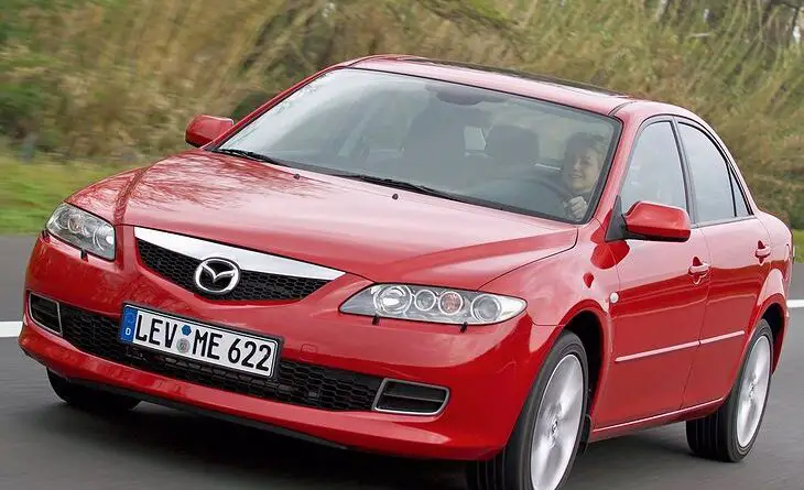 Mazda 6 (2005) - Caja de fusibles