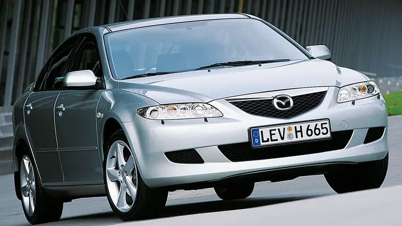 Mazda 6 (2004) - Caja de fusibles