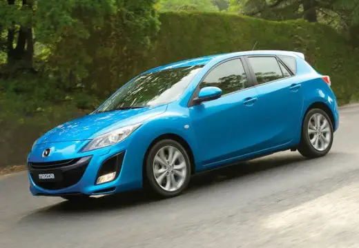 Mazda 3 (2010) - Caja de fusibles