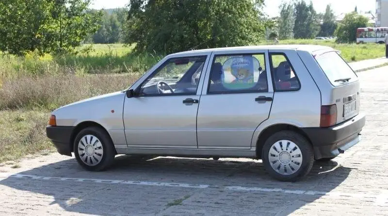 Fiat Uno II (1989-2002) - caja de fusibles