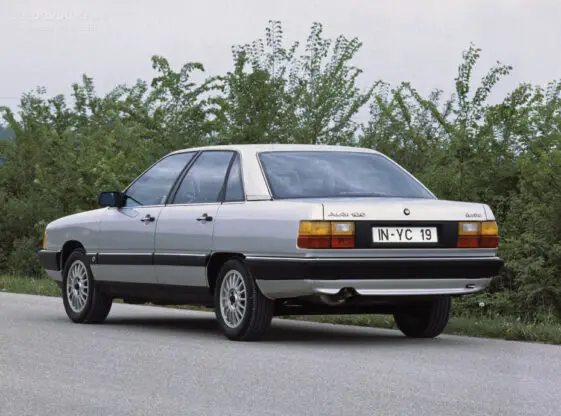 Audi 100 C3 (1989-1991) - caja de fusibles