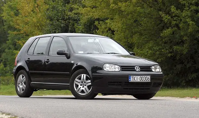 Volkswagen Golf 4 (1999-2006) - Caja de fusibles